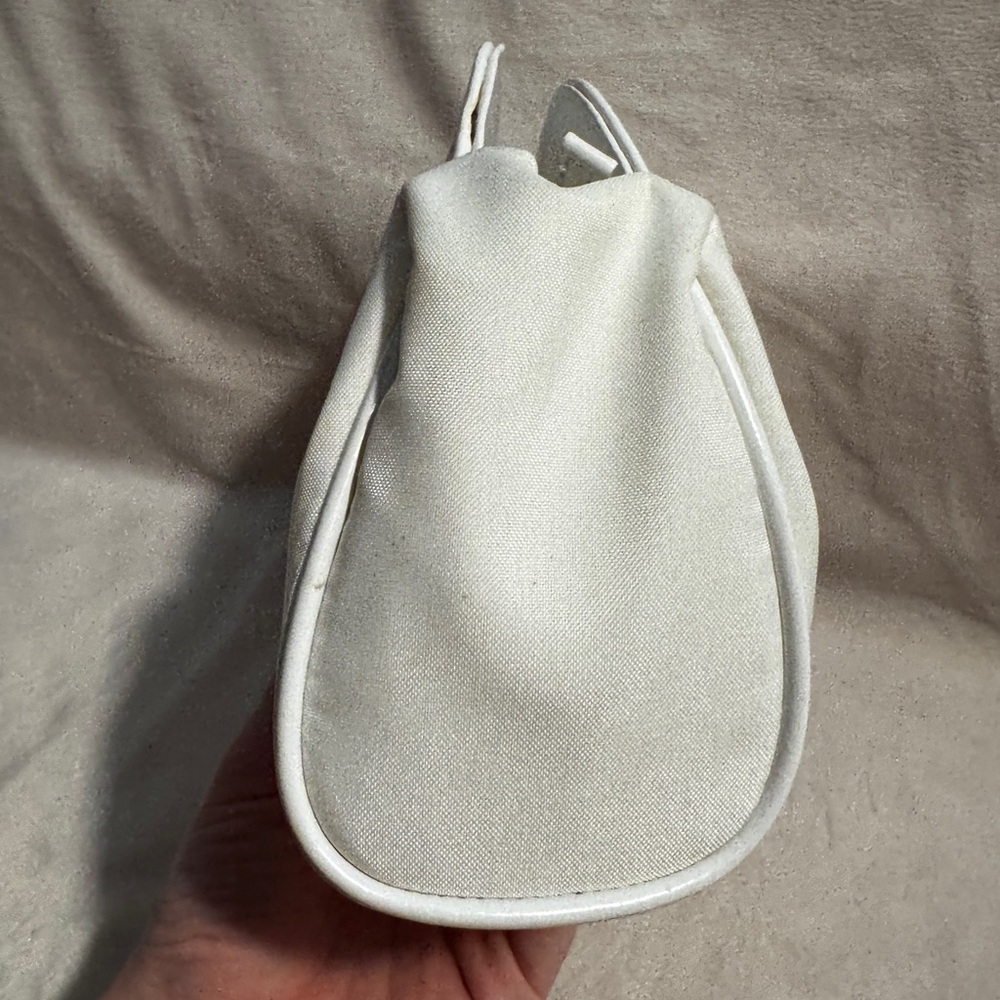 Christian Dior Parfums White Makeup Bag EUC - Picture 5 of 16